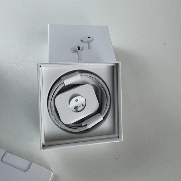 Apple AirPods Pro 2nd Gen Wireless Earbuds White Bluetooth USB-C Case MTJV3AM/A - Picture 5 of 11